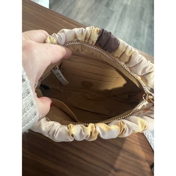 NWOT Vince Camuto Floral Wristlet Clutch - Picture 3 of 6